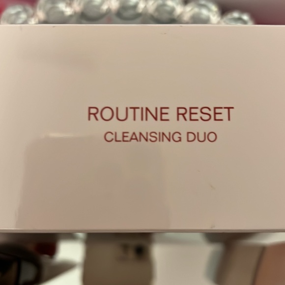 - 🖤⛄️🖤⛄️Chanel Routine Reset Holiday Set - Picture 6 of 8